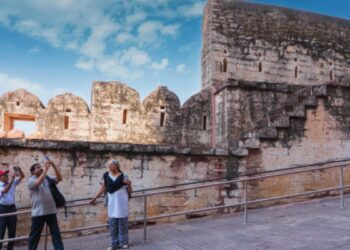 Exploring Slavery Tours with Old Walled City Tours