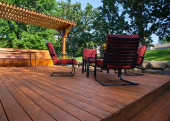 Crafting Outdoor Oasis: Ipe Wood’s Role in Deck Design
