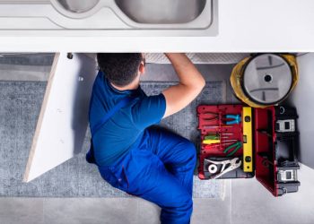 Things You Can Do While Waiting For An Emergency Plumber